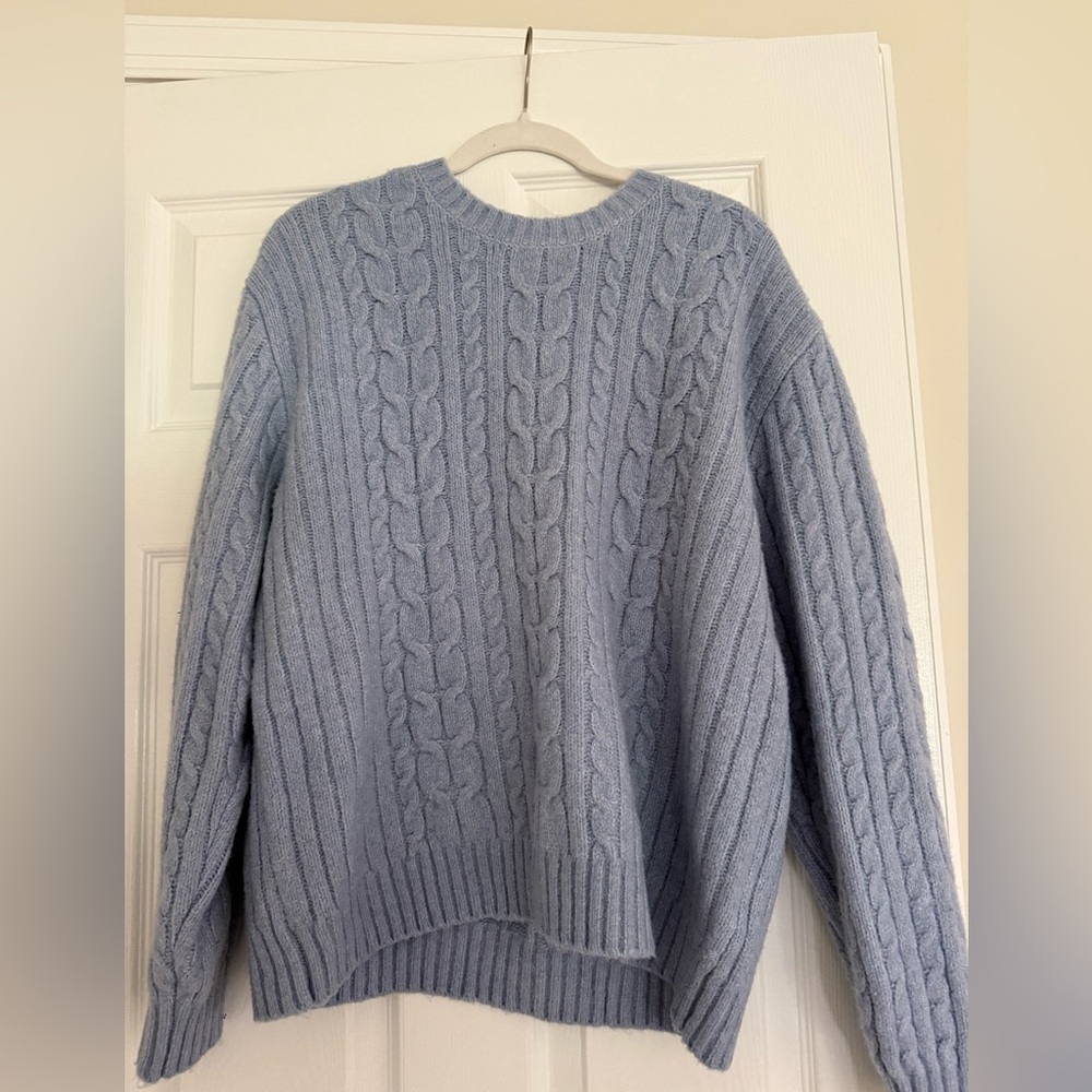 NWT Hollister Comfy Cloud Cable-Knit Crew Sweater